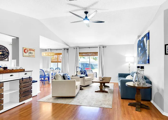 Rekendell Retreat Minutes To Beaches And Downtown Holiday home