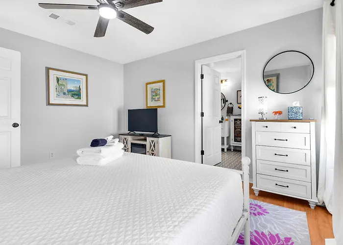 Holiday home Rekendell Retreat Minutes To Beaches And Downtown
