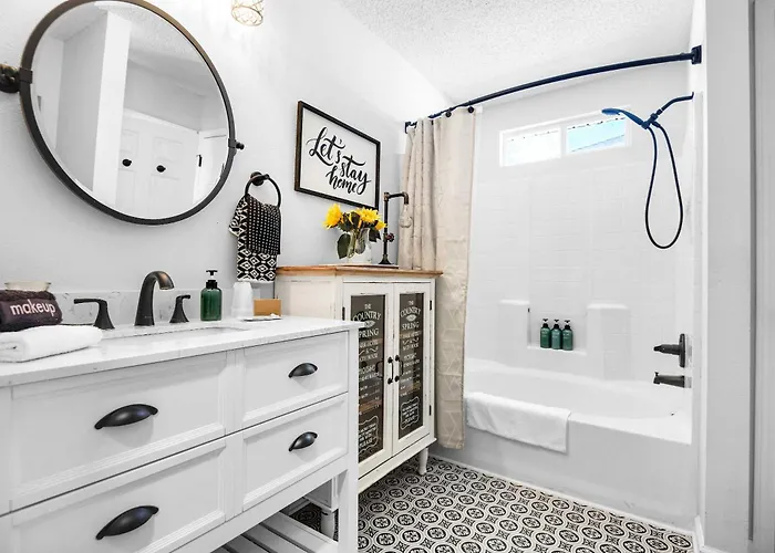 Holiday home Rekendell Retreat Minutes To Beaches And Downtown *
